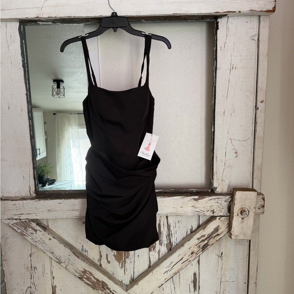 Black Ruched Mini Dress NWT SIZE 2-6, Sexy little black dress